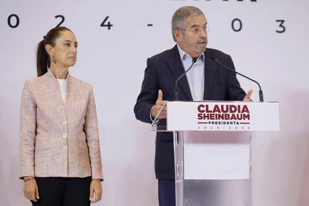 Claudia Sheinbaum, Mexico s Virtual President-elect, Meets With Governors Of The West Region Juan Ramon de la Fuente, the next head of Mexico s Ministry of Foreign Affairs, is accompanying Claudia Sheinbaum (pink suit jacket), Mexico s virtual president-elect, along with her cabinet during a press conference on August 7, 2024, in Mexico City, Mexico, on the occasion of a meeting with governors of the Western Region (Colima, Guanajuato, Guerrero, Michoacan, and Queretaro), at the Hotel Courtyard Mexico City Revolucion, as part of the meetings scheduled for this week with the country s governors. Mexico City Mexico City Mexico Copyright: xGerardoxVieyrax originalFilename: vieyra-notitle240807_nphqf.jpg