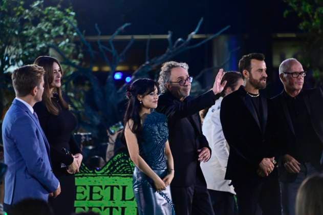August 14, 2024, Mexico City, Ciudad de Mexico, Mexico: (L-R) Tommy Harper, Monica Bellucci, Jenna Ortega, Tim Burton, Justin Theroux, Michael Keaton attend the black carpet of Beetlejuice Beetlejuice Fan Event at Cinepolis Toreo Parque Central. on August 14, 2024 in Mexico City, Mexico. Mexico City Mexico - ZUMAe321 20240814_zea_e321_108 Copyright: xCarlosxTischler xEyepixxGroupx