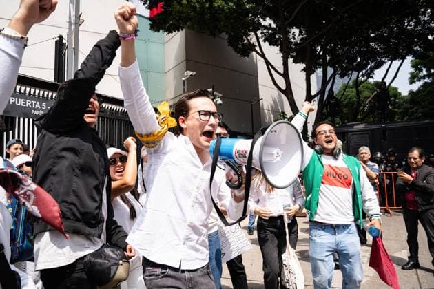 September 1, 2024, Mexico, Mexico: Students chant slogans during a protest outside the Senate. Student protesters from various universities and schools, including Universidad Iberoamericana (IBERO), Universidad Nacional Auto?noma de Me?xico (UNAM), Escuela Libre de Derecho (ELD), Instituto Tecnolo?gico y de Estudios Superiores de Occidente (ITESO), Universidad Auto?noma del Estado de Me?xico (UAEM), Instituto Tecnolo?gico y de Estudios Superiores de Monterrey (ITESM), Universidad La Salle, Centro de Investigacio?n y Docencia Econo?micas (CIDE), Instituto Tecnolo?gico Auto?nomo de Me?xico (ITAM) turned out to protest against proposed judicial reforms that would reduce judicial qualification requirements, appoint judges by community elections - ZUMAs197 20240901_aaa_s197_310 Copyright: xLexiexHarrison-Crippsx