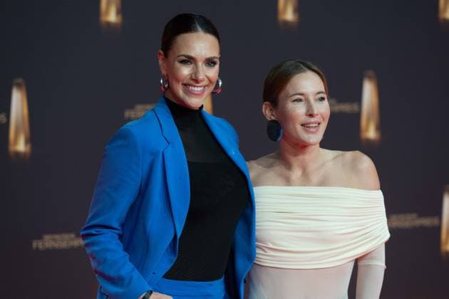 Esther SEDLACZEK, presenter, Jeannine MICHAELSEN, presenter, Red Carpet, Red Carpet Show, arrival, arrival, German Television Award ceremony, German Television Award 2024, German Television Award 2024 at MMC Studios Cologne, on 25 09 2024