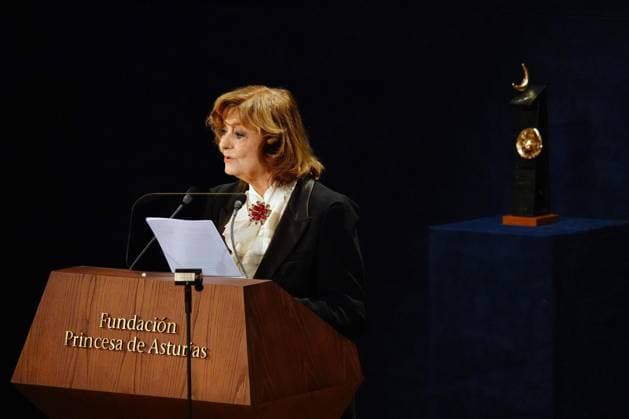 2024 Princess of Asturias Awards Presentation Ceremony in Oviedo The poet and essayist, Ana Blandiana, 2024 Princess of Asturias Award for Literature, speaks during the 2024 Princess of Asturias Awards Presentation Ceremony at the Campoamor Theater, on October 25, 2024, in Oviedo, Asturias Spain The Princess of Asturias Foundation today celebrates the annual Princess of Asturias Awards, which are presented at a solemn academic ceremony held in Oviedo, The objectives of the Foundation are to contribute to the exaltation and promotion of scientific, cultural and humanistic values that are universal heritage, through eight categories of awards 25 OCTOBER 2024 PRINCESS OF ASTURIAS QUEENS PRINCESS INFANTA PRIZES ASTURIES ASTURIAS CAMPOAMOR AWAR Copyright: xXuanxCuetox 6301562