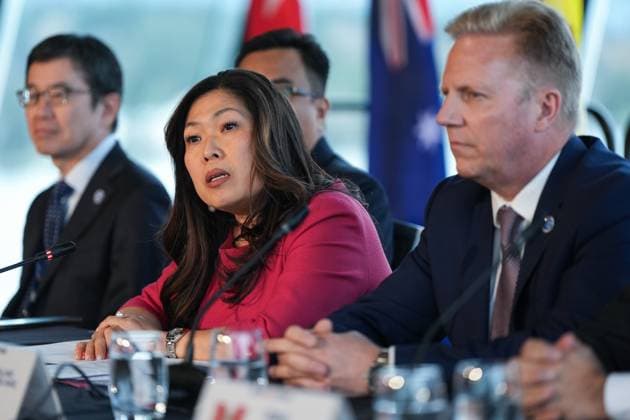 News Bilder des Tages November 28, 2024, Vancouver, Bc, CANADA: Canada s Minister of Export Promotion, International Trade and Economic Development Mary Ng, front left, speaks as Japan ambassador to Laos, Kenichi Kobayashi, back left, and New Zealand Minister of Trade Todd McClay, right, listen during a closing news conference after the Comprehensive and Progressive Agreement for Trans-Pacific Partnership (CPTPP) commission meeting, in Vancouver, on Thursday, November 28, 2024. Vancouver CANADA - ZUMAc35_ 20241128_zaf_c35_092 Copyright: xDarrylxDyckx