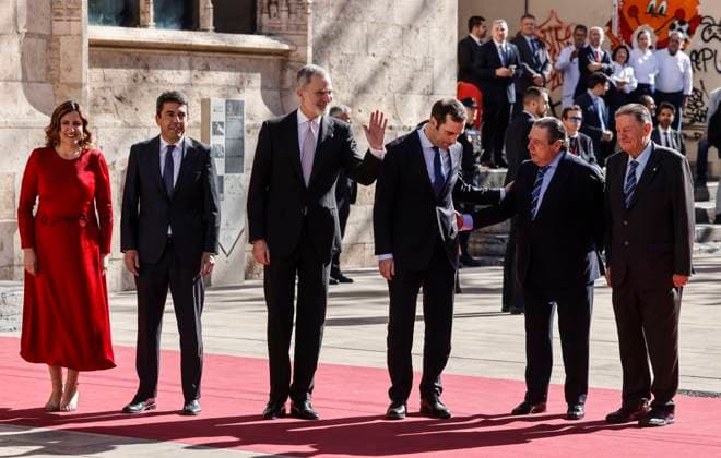 The King participates in the delivery of the 36th edition of the Rei Jaume I Awards The mayoress of Valencia, María José Catalá, the president of the Generalitat Valenciana, Carlos Mazón, King Felipe VI, the Minister of Economy, Trade and Enterprise, Carlos Cuerpo, the president of the Valencian Association of Employers AVE, Vicente Boluda, and the executive president of the Rei Jaume I Awards, Javier Quesada, on his arrival at the ceremony of the Rei Jaume I Awards 2024, at the Lonja de los Mercaderes de València, on February 14, 2025, in Valencia, Valencian Community Spain The Rei Jaume I Awards were created in 1989 with the aim of bringing science and business together to promote research, scientific development and entrepreneurship in Copyright: xRoberxSolsonax 6519188