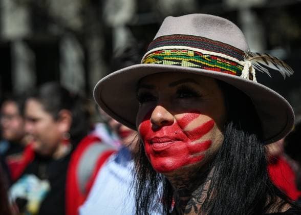 Edmonton Marks Red Dress Day To Honour Missing And Murdered Indigenous Women And Girls EDMONTON, CANADA MAY 5: Members of the local Indigenous community, activists, and supporters gather in memory of missing and murdered Indigenous women and girls (MMIWG) from the Edmonton area, on May 5, 2025, in Edmonton, ALberta, Canada. Red Dress Day is an annual event initiated by the REDress Project to honour the lives of MMIWG across Canada, first observed on May 5, 2010. Edmonton Canada Copyright: xArturxWidakx originalFilename: widak-edmonton250505_npBVX.jpg