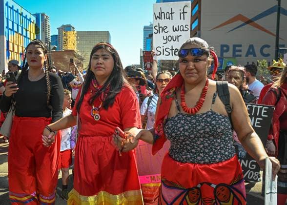 Edmonton Marks Red Dress Day To Honour Missing And Murdered Indigenous Women And Girls EDMONTON, CANADA MAY 5: Members of the local Indigenous community, activists, and supporters gather in memory of missing and murdered Indigenous women and girls (MMIWG) from the Edmonton area, on May 5, 2025, in Edmonton, ALberta, Canada. Red Dress Day is an annual event initiated by the REDress Project to honour the lives of MMIWG across Canada, first observed on May 5, 2010. Edmonton Canada Copyright: xArturxWidakx originalFilename: widak-edmonton250505_npD9C.jpg