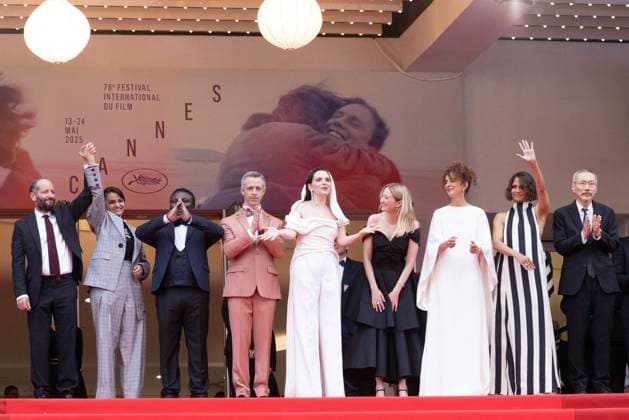 The jury Carlos Reygadas, Payal Kapadia, Dieudo Hamadi, Jeremy Strong, Juliette Binoche, Alba Rohrwacher, Leïla Slimani, Halle Berry, Hong Sangsoo Montée des marches du film Partir un jour pour la cérémonie douverture du 78ème Festival International du Film de Cannes, au Palais des Festivals à Cannes Le 13 mai 2025 Jacovides Moreau Bestimage Red carpet of the movie Leave One Day for the opening of the 78th Cannes International Film Festival at the Palais des Festivals in Cannes, France On may 13th 2025 unknown Copyright: xJACOVIDES-MOREAUx xBESTIMAGExJACOVIDES-MOREAUx xBESTIMAGEx