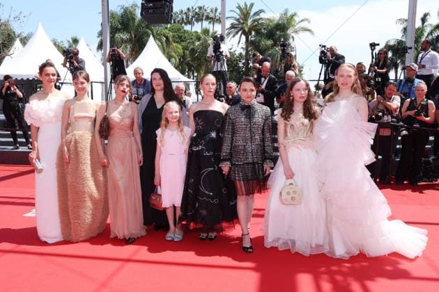 Cannes Sound Of Falling Screening JD Luise Heyer, Lea Drinda, a guest, Hanna Heckt, Mascha Schilinski, Susanne Wüst, Lena Urzendowsky, Laeni Geiseler and Luzia Oppermann walking the red carpet ahead of the screening of Sound of Falling, presented in Competition, Cannes, France on May 14, 2025 as part of the 78th Cannes Film Festival. Jerome Domine ABACAPRESS.COM Cannes France Copyright: xDominexJerome ABACAx