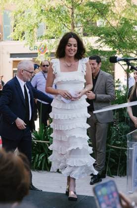 David Lisnard, Anouchka Delon and Thierry Frémaux at the inauguration of the 21st edition of the exhibition Cannes fait le mur Theme 2025 DELON ELLES at the 78th Cannes International Film Festival David Lisnard, Mayor of Cannes, Anouchka Delon, daughter of Alain Delon, Thierry Frémaux, General Delegate of the Cannes Film Festival and Rosalie Mann, founding president of The Human Prize, at the inauguration of the 21st edition of the exhibition Cannes fait le mur Theme 2025 DELON ELLES during the 78th Cannes International Film Festival, at Hôtel de Ville, 1 place Bernard Cornut Gentille, Cannes, France, May 14, 2025 From May 13 to June 13, 2025, as part of the 21st edition of Cannes fait le Mur , Cannes Town Hall, in partnership with th Copyright: xSamxDelpechx xBestimagexSamxDelpechx xBestimagex