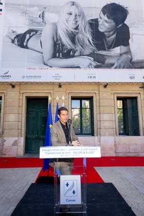 David Lisnard, Anouchka Delon and Thierry Frémaux at the inauguration of the 21st edition of the exhibition Cannes fait le mur Theme 2025 DELON ELLES at the 78th Cannes International Film Festival David Lisnard, Mayor of Cannes, Anouchka Delon, daughter of Alain Delon, Thierry Frémaux, General Delegate of the Cannes Film Festival and Rosalie Mann, founding president of The Human Prize, at the inauguration of the 21st edition of the exhibition Cannes fait le mur Theme 2025 DELON ELLES during the 78th Cannes International Film Festival, at Hôtel de Ville, 1 place Bernard Cornut Gentille, Cannes, France, May 14, 2025 From May 13 to June 13, 2025, as part of the 21st edition of Cannes fait le Mur , Cannes Town Hall, in partnership with th Copyright: xJACOVIDES-MOREAUx xBESTIMAGExJACOVIDES-MOREAUx xBESTIMAGEx
