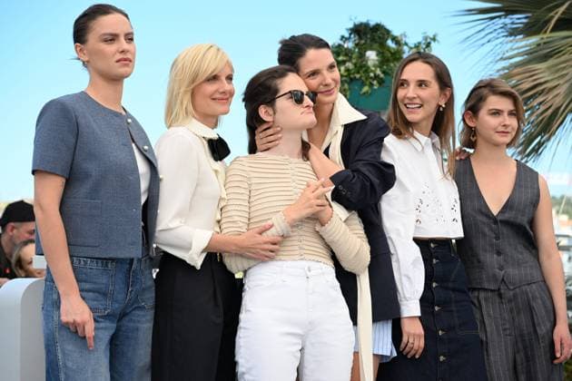 CINEMA : 78eme Festival de Cannes - Photocalls - 15 05 2025 CANNES, FRANCE - 15 MAI (G-D) : Angelina WORETH, Actrice, Melanie LAURENT, Actrice, Josephine JAPY, Rà alisatrice (France), Bertille JAPY, guest, Sarah PACHOUD, Actrice lors du photocall du film « Qui brille au combat » (The Wonderers) Sà ance Spà ciale lors du 78eme Festival de Cannes au Palais des Festivals le 15 mai 2025 à Cannes, France. CannesFrance Copyright: xValentinaxClaretx