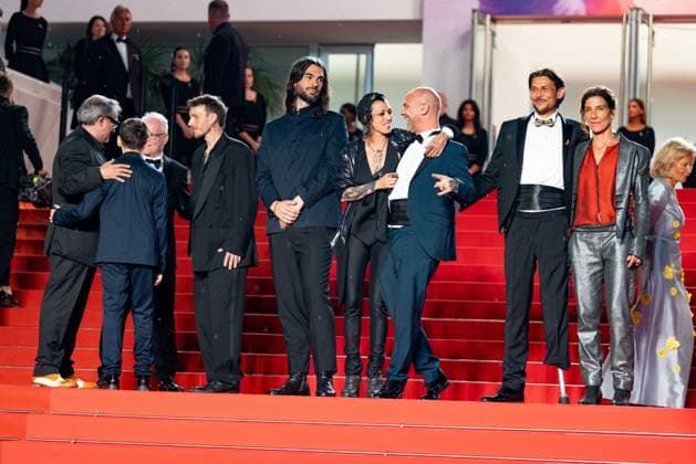 B Montée des marches du film Sirat lors du 78ème Festival International du Film de Cannes Sergi Lopez, Bruno Núnez, Thierry Frémaux, Joshua Liam Henderson, Óliver Laxe, Jade Oukid, Richard Bellamy, Tonin Janvier, Stefania Gadda Montée des marches du film Sirat lors du 78ème Festival International du Film de Cannes, au Palais des Festivals à Cannes On may 15th 2025 Olivier Borde Bestimage Red carpet for the movie Sirat during the 78th Cannes International Film Festival at the Palais des Festivals in Cannes, France On may 15th 2025 Cannes France Copyright: xOLIVIERxBORDEx xBESTIMAGExOLIVIERxBORDEx xBESTIMAGEx