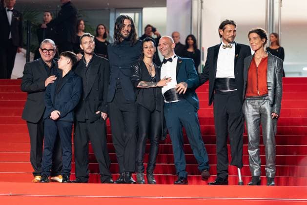 B Montée des marches du film Sirat lors du 78ème Festival International du Film de Cannes Sergi Lopez, Bruno Núnez, Thierry Frémaux, Joshua Liam Henderson, Óliver Laxe, Jade Oukid, Richard Bellamy, Tonin Janvier, Stefania Gadda Montée des marches du film Sirat lors du 78ème Festival International du Film de Cannes, au Palais des Festivals à Cannes On may 15th 2025 Olivier Borde Bestimage Red carpet for the movie Sirat during the 78th Cannes International Film Festival at the Palais des Festivals in Cannes, France On may 15th 2025 Cannes France Copyright: xOLIVIERxBORDEx xBESTIMAGExOLIVIERxBORDEx xBESTIMAGEx