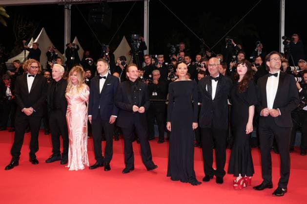J Montée des marches du film Bono Stories of Surrender lors du 78ème Festival International du Film de Cannes Guest, Erik Messerschmidt, Jacknife Lee, Dede Gardner, Bono, Kelly McNamara, Jon Kamen, Jennifer Picht, Dave Sirulnick Montée des marches du film Bono Stories of Surrender lors du 78ème Festival International du Film de Cannes, au Palais des Festivals à Cannes Le 16 mai 2025 Jacovides Moreau Bestimage Red carpet for the movie Bono Stories of Surrender during the 78th Cannes International Film Festival at the Palais des Festivals in Cannes, France On may 16th 2025 Cannes France Copyright: xJACOVIDES-MOREAUx xBESTIMAGExJACOVIDES-MOREAUx xBESTIMAGEx