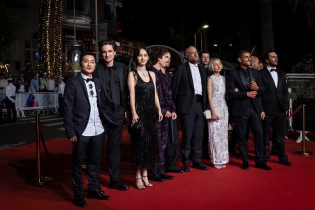 Montée des marches du film Le roi soleil lors du 78ème Festival International du Film de Cannes Xianzeng Pan, Joseph Olivennes, Lucie Zhang, Nemo Schiffman, Panayotis Pascot, Vincent Maël Cardona, Maria de Medeiros, Christophe Barral, Sofiane Zermani et Pio Marmaï, guest Montée des marches du film Le roi soleil lors du 78ème Festival International du Film de Cannes, au Palais des Festivals à Cannes Le 17 mai 2025 Olivier Borde Bestimage Red carpet for the movie Le roi soleil during the 78th Cannes International Film Festival at the Palais des Festivals in Cannes, France On may 17th 2025 Cannes France Copyright: xOLIVIERxBORDEx xBESTIMAGExOLIVIERxBORDEx xBESTIMAGEx