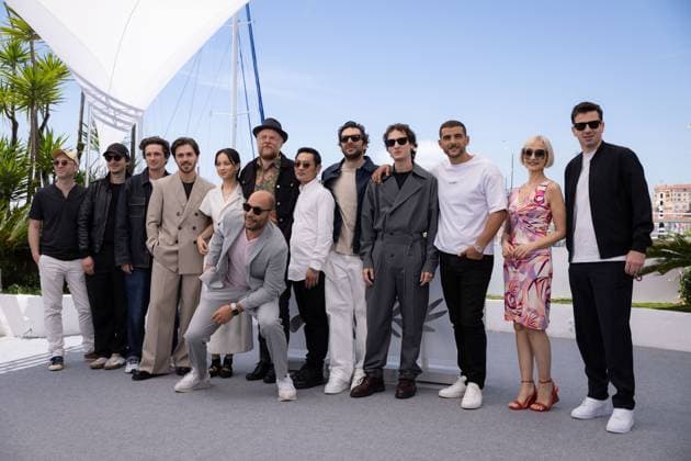 Cannes - Le Roi Soleil Photocall Marc-Benoît Créancier, Olivier Demangel, Joseph Olivennes, Panayotis Pascot, Lucie Zhang , Vincent Maël Cardona, Toufik Ayadi, Xianzeng Pan, Pio Marmai, Nemo Schiffman, Sofiane Zermani, Maria de Medeiros and Christophe Barral pose during Le Roi Soleil photocall at the 78th annual Cannes Film Festival at Palais des Festivals on May 18, 2025 in Cannes, France. Photo by Shootpix ABACAPRESS.COM Cannes France Copyright: xShootpix ABACAx