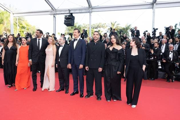 B Montée des marches du film The Phoenician Scheme lors du 78ème Festival International du Film de Cannes Guest, Noée Abita, Ramzy Bedia, Elodie Bouchez, Antony Cordier, Laurent Lafitte, Sami Outalbali, Aimée Buidine, guest Montée des marches du film The Phoenician Scheme lors du 78ème Festival International du Film de Cannes, au Palais des Festivals à Cannes On may 18th 2025 Olivier Borde Bestimage Red carpet for the movie The Phoenician Scheme during the 78th Cannes International Film Festival at the Palais des Festivals in Cannes, France On may 18th 2025 Cannes France Copyright: xOLIVIERxBORDEx xBESTIMAGExOLIVIERxBORDEx xBESTIMAGEx