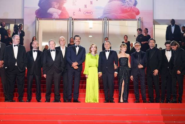 J Montée des marches du film La femme la plus riche du monde lors du 78ème Festival International du Film de Cannes Guest, André Marcon, guest, Laurent Lafitte, Isabelle Huppert, Thierry Klifa, Marina Foïs, Mathieu Demy, Raphaël Personnaz, guest Montée des marches du film La femme la plus riche du monde lors du 78ème Festival International du Film de Cannes, au Palais des Festivals à Cannes Le 18 mai 2025 Jacovides Moreau Bestimage Red carpet for the movie The richest woman in the world during the 78th Cannes International Film Festival at the Palais des Festivals in Cannes, France On may 18th 2025 Cannes France Copyright: xJACOVIDES-MOREAUx xBESTIMAGExJACOVIDES-MOREAUx xBESTIMAGEx