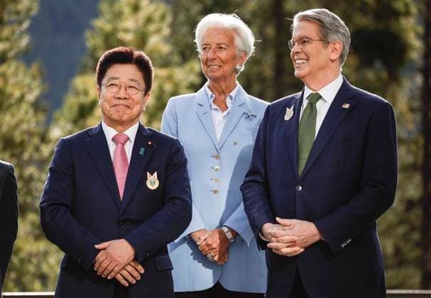 May 21, 2025, Banff, Ab, CANADA: United States secretary of the treasury Scott Bessent, right, Japan s Finance Minister Katsunobu Kato, left, and European Central Bank head Christine Lagarde, wait for a photo-op at the G7 Finance Ministers meeting in Banff, Alta., Wednesday, May 21, 2025. Banff CANADA - ZUMAc35_ 20250521_zaf_c35_023 Copyright: xJeffxMcintoshx
