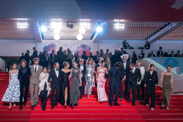 78eme Festival International du Film de Cannes Red carpet for La venue de lavenir 78th International Cannes Film Festival Red carpet for La venue de lavenir movie 444966 2025 05 22 France Schneider, Aliocha Macaigne, Vincent Wapler, Abraham Klapisch, Cédric De France, Cécile Lindon, Suzanne Giraudeau, Sara Soualem, Zinedine Kircher, Paul Schneider, Vassili Amigorena, Santiago Copyright: xEstellexCarlierx xStarfacex STAR_444966_023