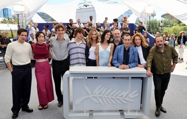 Photocall for the film La Venue de lAvenir at the 78th Cannes International Film Festival Abraham Wapler, Sara Giraudeau, Vassili Schneider, Paul Kircher, Cécile de France, Suzanne Lindon, Cédric Klapisch, Zinedine Soualem, Julia Piaton et Vincent Macaigne au photocall du film La Venue de lAvenir lors du 78ème Festival International du Film de Cannes, Fr23 mai 2025 Jacovides Moreau Bestimage Colours of Time Photocall at the 78th Cannes International Film Festival, on May 23, 2025 Cannes France Copyright: xJACOVIDES-MOREAUx xBESTIMAGExJACOVIDES-MOREAUx xBESTIMAGEx