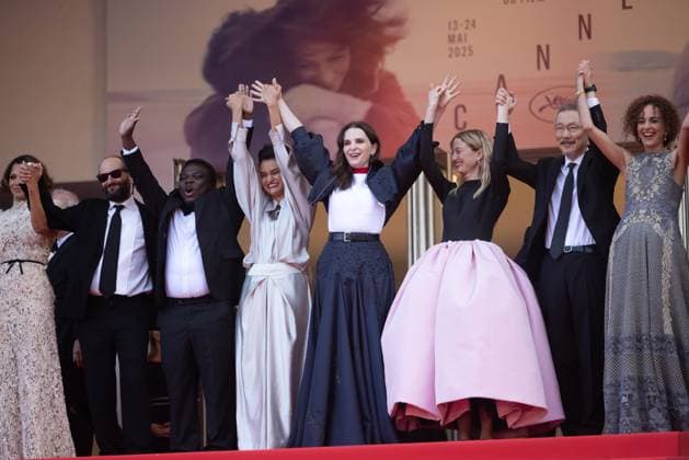 78. Internationalen Filmfestspiele von Cannes 2025 - Abschlusszeremonie Cannes, Frankreich - 24.5.2024: Juliette Binoche, Jury Präsidentin des 78sten Cannes Film Festival, und Jury Mitglieder (L-R) Halle Berry, Payal Kapadia, Alba Rohrwacher, Leila Slimani, Dieudo Hamadi, Hong Sang-soo, Carlos Reygadas, Jeremy Strong (nicht abgebildet) während der Abschlusszeremonie während der 78. Internationalen Filmfestspiele von Cannes. Die 78. Internationalen Filmfestspiele von Cannes finden vom 13. bis 24. Mai 2025 statt. Provence-Alpes-Cote d Azur
