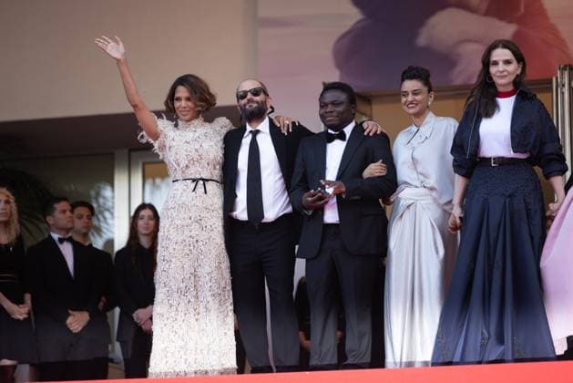 78. Internationalen Filmfestspiele von Cannes 2025 Abschlusszeremonie Cannes, Frankreich - 24.5.2024: Juliette Binoche, Jury Präsidentin (nicht abgebildet) des 78sten Cannes Film Festival, und Jury Mitglieder (L-R) Halle Berry, Payal Kapadia, Alba Rohrwacher, Leila Slimani, Dieudo Hamadi, Hong Sang-soo (nicht abgebildet) , Carlos Reygadas (nicht abgebildet) , Jeremy Strong (nicht abgebildet) während der Abschlusszeremonie während der 78. Internationalen Filmfestspiele von Cannes. Die 78. Internationalen Filmfestspiele von Cannes finden vom 13. bis 24. Mai 2025 statt. Provence-Alpes-Cote d Azur