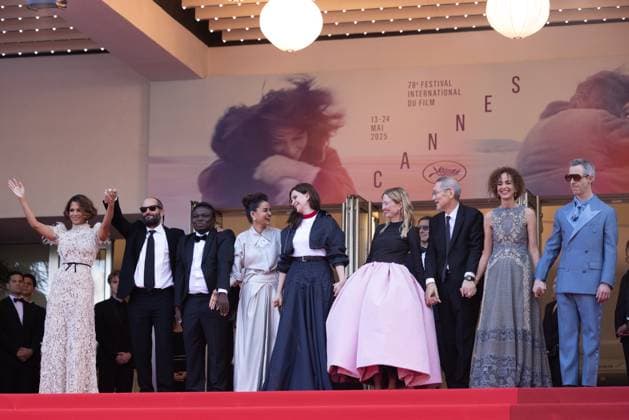 78. Internationalen Filmfestspiele von Cannes 2025 Abschlusszeremonie Cannes, Frankreich - 24.5.2024: Juliette Binoche, Jury Präsidentin des 78sten Cannes Film Festival, und Jury Mitglieder (L-R) Halle Berry, Payal Kapadia, Alba Rohrwacher, Leila Slimani, Dieudo Hamadi, Hong Sang-soo, Carlos Reygadas, Jeremy Strong während der Abschlusszeremonie während der 78. Internationalen Filmfestspiele von Cannes. Die 78. Internationalen Filmfestspiele von Cannes finden vom 13. bis 24. Mai 2025 statt. Provence-Alpes-Cote d Azur