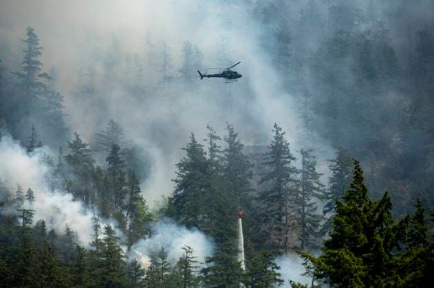 June 10, 2025, Squamish, B.C, CANADA: An aerial crew works on the Dryden Creek fire, an out-of-control wildfire, just north of Squamish, B.C, on Tuesday, June 10, 2025. Squamish CANADA - ZUMAc35_ 20250610_zaf_c35_098 Copyright: xTijanaxMartinx