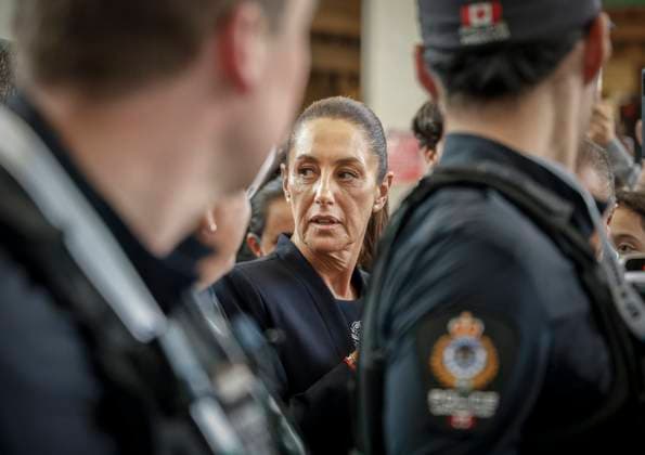 June 16, 2025, Calgary, Ab, CANADA: Claudia Sheinbaum, President of Mexico, is swarmed by supporters after arriving in Calgary, Alta., Monday, June 16, 2025, to attend the G7 Leaders meeting taking place in Kananaskis. Calgary CANADA - ZUMAc35_ 20250616_zaf_c35_217 Copyright: xJeffxMcintoshx