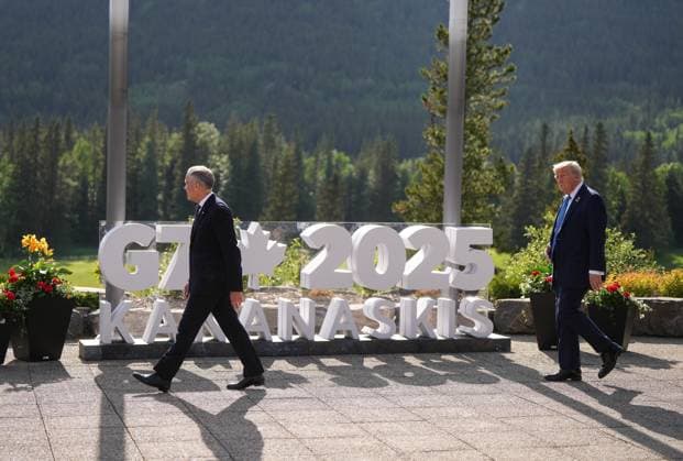 June 16, 2025, Kananaskis, Ab, CANADA: Prime Minister Mark Carney, left, and U.S. President Donald Trump arrive for the family photograph during the G7 Summit in Kananaskis, Alta., Monday, June 16, 2025. Kananaskis CANADA - ZUMAc35_ 20250616_zaf_c35_238 Copyright: xDarrylxDyckx