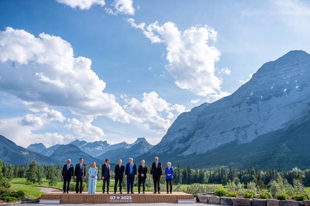 Kananaskis, Alberta, Canada, 17 06 2025 Mountain Lodge G7 Summit 2025 Family photo with L R Antonio Costas EU , Shigeru Ishiba Japan , Giorgia Meloni Italy , Emmanuel Macron France , Mark Carney Canada , Donald Trump USA , Keir Starmer Great Britain , German Chancellor Friedrich Merz CDU and Ursula von der Leyen EU Photo Michael Kappeler Pool Copyright: xMichaelxKappeler Pool dtsxNachrichtenagenturx dts_71152