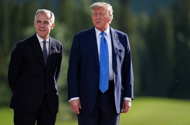 June 16, 2025, Kananaskis, Ab, CANADA: Prime Minister Mark Carney, left, stands with U.S. President Donald Trump as he responds to questions from reporters while posing for the family photograph during the G7 Summit in Kananaskis, Alta., Monday, June 16, 2025. Kananaskis CANADA - ZUMAc35_ 20250616_zaf_c35_245 Copyright: xDarrylxDyckx