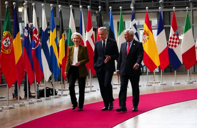 June 23, 2025, Brussels, Belgium: Canadian Prime Minister Mark Carney, centre, is welcomed to the European Council Building by Antonio Costa, President of the European Council and Ursula von der Leyen, President of the European Commission, for the Canada EU Summit in Brussels, Belgium on Monday, June 23, 2025. Brussels Belgium - ZUMAc35_ 20250623_zaf_c35_039 Copyright: xSeanxKilpatrickx