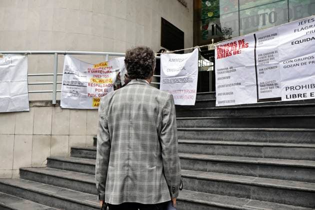 Mexiko, Proteste vor Forensischem Istitut, INCIFO, in Mexiko-Stadt June 26, 2025, Mexico, Cdmx, Mexico: The Mexico City Institute of Forensic Sciences (INCIFO) is the institution responsible for receiving people who die from accidents, murders, or various situations or crimes under investigation. There are currently complaints about the mistreatment of bodies arriving at this facility. In addition, the entire Mexico City judicial system is on strike demanding better working conditions and a pay raise. Mexico Mexico - ZUMAp204 20250626_zip_p204_043 Copyright: xJosuexPerezx