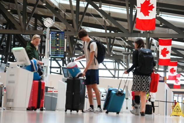 July 3, 2025, Ottawa, On, Canada: Nav Canada says early morning bomb threats affected airports in Ottawa, Montreal, Edmonton, Winnipeg, Calgary and Vancouver on Thursday. Travellers wait in line at the Ottawa International Airport in Ottawa on Thursday, July 3, 2025. Ottawa Canada - ZUMAc35_ 20250703_zaf_c35_003 Copyright: xSeanxKilpatrickx