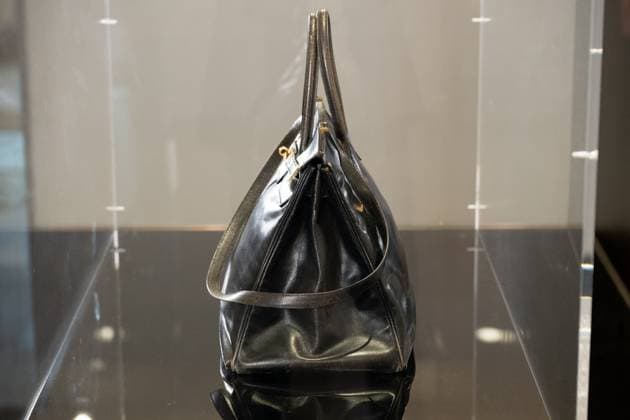 The very first Hermès Birkin bag, designed for Jane Birkin in 1985, currently on display at Sothebys Paris, ahead of the Fashion Icons auction scheduled for July 10, 2025 at 4pm, Paris July 7, 2025 Hermès very first Birkin bag to be auctioned The first Hermès Birkin bag, once owned by the late actress Jane Birkin, is set to be auctioned for a price that could reach millions of dollars, according to international media reports The bags starting price is estimated at $500,000 Jonathan Jacob Bestimage The very first Hermès Birkin bag, designed for Jane Birkin in 1985, is currently on display at Sothebys Paris, ahead of the Fashion Icons auction scheduled for July 10, 2025, at 4 p m , Paris, July 7, 2025 The very first Hermès Birkin bag will b Copyright: xJonathanxJacobx xBestimagexJonathanxJacobx xBestimagex