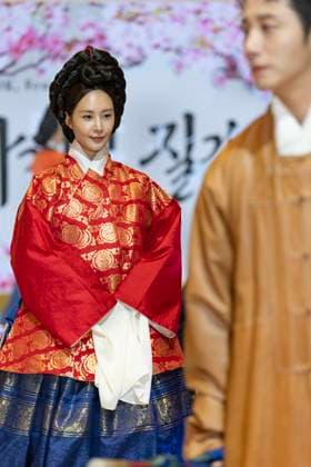 Visitors Attend 2025 Hanbok Expo At COEX In Seoul Actor Jung Il-woo and singer-actress Kwon Yu-ri attend the opening fashion show of the 2025 Hanbok Expo at COEX Hall D in Samseong-dong, Gangnam District, Seoul, South Korea, on August 7, 2025. Directed by art director Shim Yeon-ok, the show, titled Hanbok, Four Seasons, Texture of the Seasons, draws strong interest from attendees. Hosted by the Ministry of Culture, Sports and Tourism and organized by the Korea Craft & Design Foundation, the annual Hanbok Expo marks its eighth edition and is the only trade show in South Korea dedicated exclusively to hanbok. This year s event features 150 participating companies from both Korea and abroad and runs through August 10. Seoul Seoul South Ko Copyright: xChrisxJungx originalFilename: jung-visitors250807_npAJi.jpg