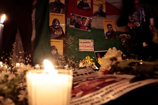 August 12, 2025, Mexico, Cdmx, Mexico: Aljazeera journalists and journalists from Mexico held a vigil with candles, flowers, and posters at the Angel of Independence to condemn the murder of ANAS AL-SHARIF, MOHAMMED QREIQEA, IBRAHIM SAHER, MOAMEN ALIWA and MOHAMMED NOUFAL, all Aljazeera correspondents in Gaza. The bombings by BENJAMIN NETANYAHU S government have caused the deaths of innocent civilians and journalists carrying out their work to publicize the war and the Israeli occupation attempt on the State of Palestine. During this demonstration, the names of the five journalists were read out, and at the same time, they demanded an end to Israel s attack on Palestine and that Netanyahu be punished for the multiple war crimes he has commi - ZUMAp204 20250812_zip_p204_093 Copyright: xJosuexPerezx