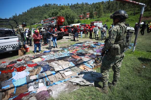 Human remains found during a search operation for missing persons in Mexico STATE OF MEXICO, MEXICO - AUGUST 26: A member of the Navy guards clothing collected during a search operation looking for human remains and clues, at the Sierra de Guadalupe, in the State of Mexico, Mexico on August 26, 2025. Human remains were found in the mountainous area of Sierra de Guadalupe during a search operation carried out by relatives of missing persons, members of the National Guard, collectives and members of the Investigation Police, among others. The number of people reported as disappeared continues to rise in the country, now exceeding 130,000 Daniel Cardenas Anadolu State of Mexico Mexico. Editorial use only. Please get in touch for any other us Copyright: x2025xAnadoluxDanielxCardenasx