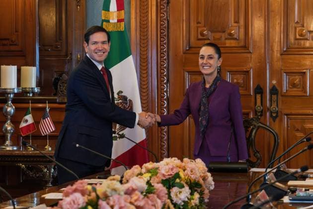 September 3, 2025, Mexico City, Df, Mexico: Mexican President Claudia Sheinbaum, right, welcomes U.S Secretary of State Marco Rubio, left, before the start of an expanded bilateral meeting at the National Palace, September 3, 2025 in Mexico City, Mexico. Mexico City Mexico - ZUMAp138 20250903_zaa_p138_035 Copyright: xHazelxCo¡Rdenas MexicanxPresidenx