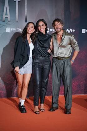 Movistar Plus presents La Caza Irati at the XVII edition of FesTVal de Vitoria I D Actress Sara Rivero, actress Megan Montaner and actor Felix Gomez pose on the orange carpet at the XVII edition of FesTVal de Vitoria, at the Palacio de Congresos Europa, on September 4, 2025, in Vitoria Gastéiz, Álava, Basque Country Spain Today, September 4, the fourth season of the series created by Agustín Martínez, scriptwriter and one of the three writers who sign as Carmen Mola This one is called La Caza Irati, which comes after Monteperdido, Tramuntana and Guadiana 04 SEPTEMBER 2025 FESTIVAL VITORIA ÁLAVA BASQUE COUNTRY In Vitoria, Ãlava Basque Country Vitoria, Ãlava Basque Country Spain Copyright: xInakixBerasalucex 6932402