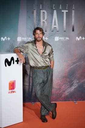 Movistar Plus presents La Caza Irati at the XVII edition of FesTVal de Vitoria Actor Felix Gomez pose on the orange carpet of the XVII edition of FesTVal de Vitoria, at the Palacio de Congresos Europa, on September 4, 2025, in Vitoria Gastéiz, Alava, Basque Country Spain Today, September 4, the fourth season of the series created by Agustín Martínez, scriptwriter and one of the three writers who sign as Carmen Mola This one is called La Caza Irati, which comes after Monteperdido, Tramuntana and Guadiana 04 SEPTEMBER 2025 FESTIVAL VITORIA ÁLAVA BASQUE COUNTRY In Vitoria, Ãlava Basque Country Vitoria, Ãlava Basque Country Spain Copyright: xInakixBerasalucex 6932411