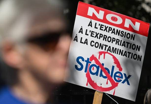 September 7, 2025, Montreal, Pq, Canada: People take part in a Meres au front Montreal protest outside the office of Quebec Premier Francois Legault in Montreal, Sunday, Sept., 7, 2025. Montreal Canada - ZUMAc35_ 20250907_zaf_c35_026 Copyright: xGrahamxHughesx