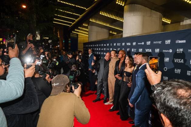 September 8, 2025, Toronto, On, Canada: Bas Rutten, left to right, Oleksandr Usyk, Dwayne Johnson, Emily Blunt, Benny Safdie and Ryan Bader take a group photo on the red carpet for öÄuThe Smashing MachineöÄù at the Toronto International Film Festival in Toronto, Monday, Sept. 8, 2025. Toronto Canada - ZUMAc35_ 20250908_zaf_c35_168 Copyright: xLauraxProctorx