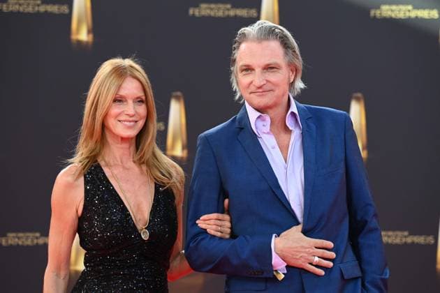 Esther SCHWEINS, Schauspielerin, Stefan JUERGENS, Schauspieler, Roter Teppich, Red Carpet Show, Ankunft, arrival, Verleihung des Deutschen Fernsehpreises, Der Deutsche Fernsehpreis 2025, Deutscher Fernsehpreis 2025 in den MMC Studios Koeln, am 10.09.2025.
