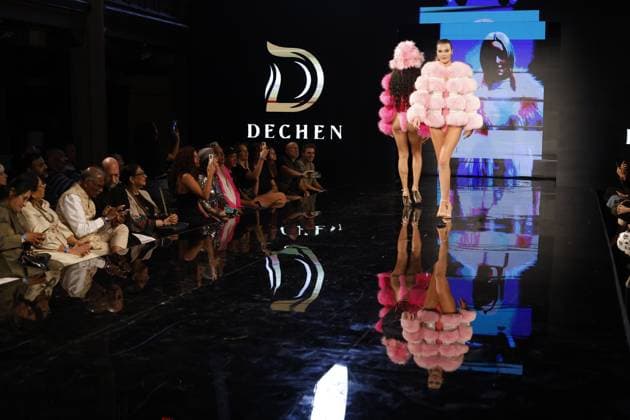 September 2025 New York Fashion Week New York Fashion Week 2025, promoted by Art Hearts Fashion, dazzles at the Angel Orensanz Foundation in Lower Manhattan, New York, United States, on September 13, 2025, where the collections of Mila Hoffman, Kena, and Chavelis Playhouse shine. A fashion show brimming with creativity, avant-garde, and style, it reaffirms New York as the fashion capital of the world and celebrates talent and diversity on the runway. New York United States Copyright: xDeccioxSerranox originalFilename: serrano-notitle250913_npZix.jpg