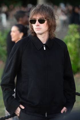 Burberry SS26 Runway Show Arrivals - Kensington Palace Gardens, London, UK Gene Gallagher arrives for Burberry s SS26 Runway Show during London Fashion Week at Kensington Palace Gardens, London, England, UK on Monday 22 September, 2025., Credit:Justin Ng Avalon UK, England, London, Kensington Palace Gardens Copyright: xJustinxNgx xAvalonx 1039467666