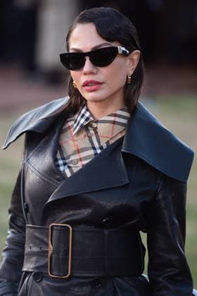 Burberry SS26 Runway Show Arrivals - Kensington Palace Gardens, London, UK Demet Özdemir arrives for Burberry s SS26 Runway Show during London Fashion Week at Kensington Palace Gardens, London, England, UK on Monday 22 September, 2025., Credit:Justin Ng Avalon UK, England, London, Kensington Palace Gardens Copyright: xJustinxNgx xAvalonx 1039467693