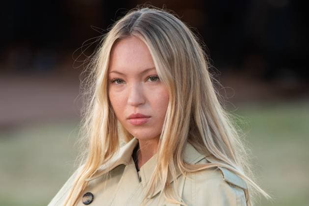 Burberry SS26 Runway Show Arrivals - Kensington Palace Gardens, London, UK Lila Moss (Lila Grace Moss Hack) arrives for Burberry s SS26 Runway Show during London Fashion Week at Kensington Palace Gardens, London, England, UK on Monday 22 September, 2025., Credit:Justin Ng Avalon UK, England, London, Kensington Palace Gardens Copyright: xJustinxNgx xAvalonx 1039467772
