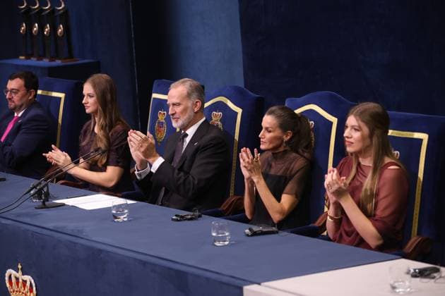 Princess Leonor, King Felipe, Queen Letizia and Infanta Sofia during the Princess of Asturias Awards Ceremony 2025 Princess Leonor, King Felipe, Queen Letizia and Infanta Sofia during the Princess of Asturias Awards Ceremony 2025 held at the Campoamor Theater, on October 24, 2025, in Oviedo Spain he Princess of Asturias Foundation has designed an extensive program of more than seventy cultural activities for the forty-fifth Princess of Asturias Awards, The program includes concerts, film series, exhibitions, art installations and group workshops The laureates will be the protagonists of meetings with the public, meetings with experts in their respective fields and activities with students from various schools in Asturias FAMOSOSOS PREMIOS Copyright: xRaulxTerrelx 7053453
